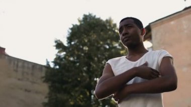 New York Şehir: bir Afro-Amerikan çocuk basketbol oyuncusu portresi