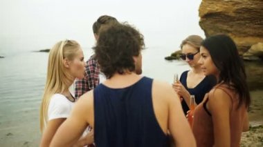 Sahilde iletişim arkadaşlar.