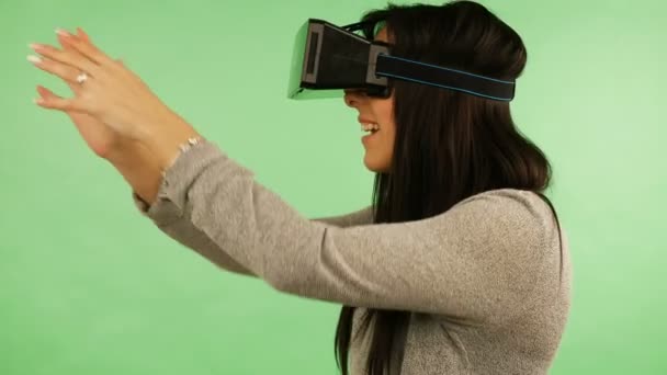 Girl in virtual reality is smilling and it makes him laughing. Green screen — Stock Video