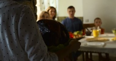 Çoklu nesil aile Şükran gününü kutluyor