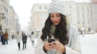 kadın gönderen mesaj ile cep telefonu