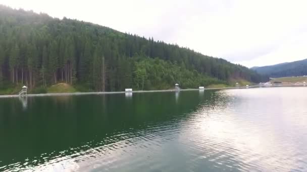 Volano aereo di bellissimi laghi e montagne — Video Stock