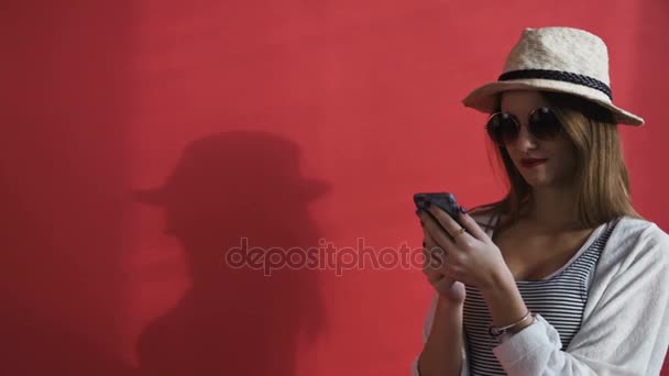 In studio a young girl talking on a mobile phone. Business and communications — Stock Video