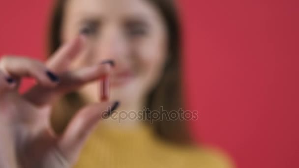 Hands Showing a pill - Studio shot using very shallow depth of field - 1920X1080 Full HD — Stok Video