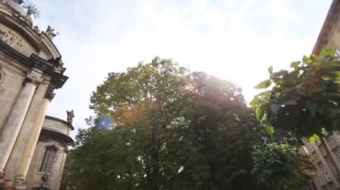 Lviv, Ukrayna. Dominik Kilisesi ve Manastırı. Eski antik kenti güneşli günde bina güzel mimari