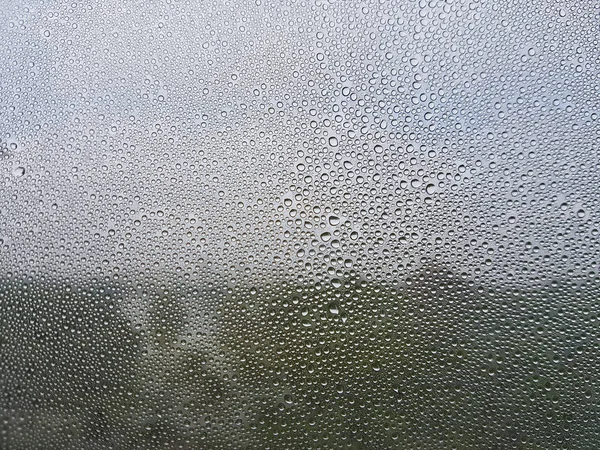Regentropfen auf das Fenster — Stockfoto