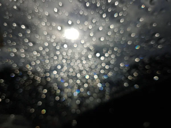 Bulutlu gün güneş ışığı bokeh