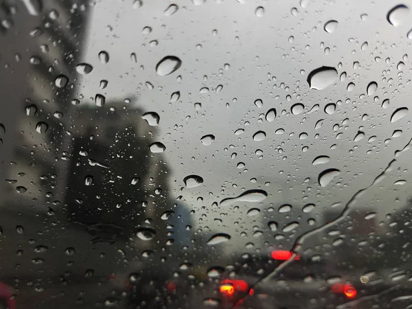 Empreinte de circulation dans la journée de pluie — Photo