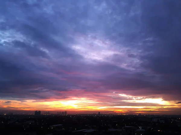 Skyline en skyline in silhouet — Stockfoto