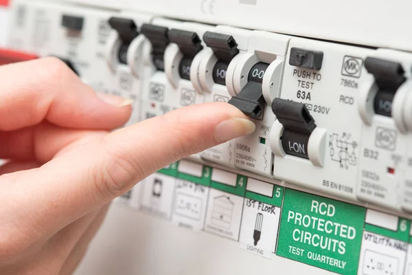 Vinger over naar Switch op verlichting via Rcd Circuit Breaker — Stockfoto