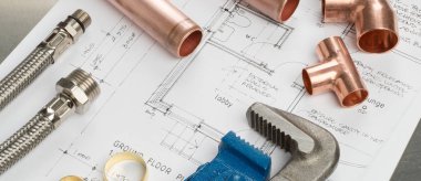 Tesisatçılar araçları ve sıhhi tesisat malzemeleri afiş ev planları