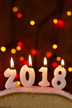 2018 mumlar bir pasta üstüne yazma