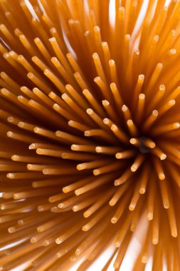 Brown spagetti makarna yakın yukarıdan çekilen biter