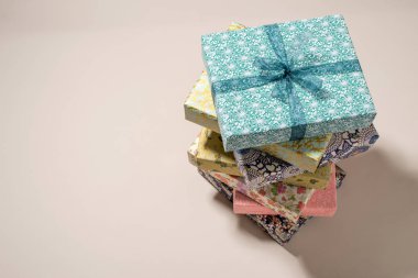 hediyeleri yığını