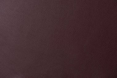 Üzerinde tahıl ve bir ışık mili gösteren koyu kahverengi deri bir swatch bir bölümünün yakın