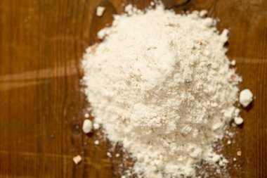 Kopyalama alanı ile ahşap yüzeyüzerinde kabartma unu bir yığın