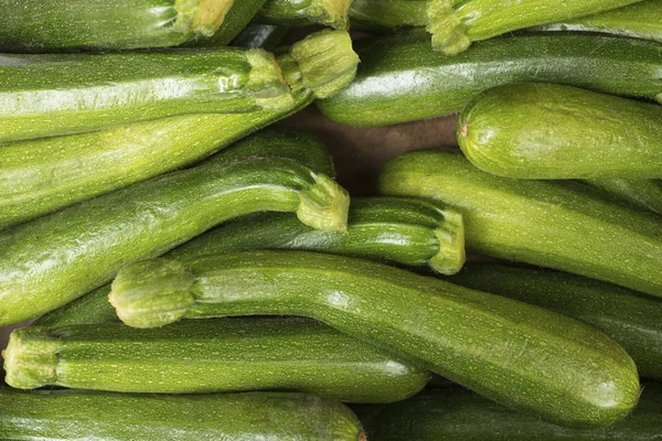 Ein Bündel Zucchini für den Hintergrund — Stockfoto