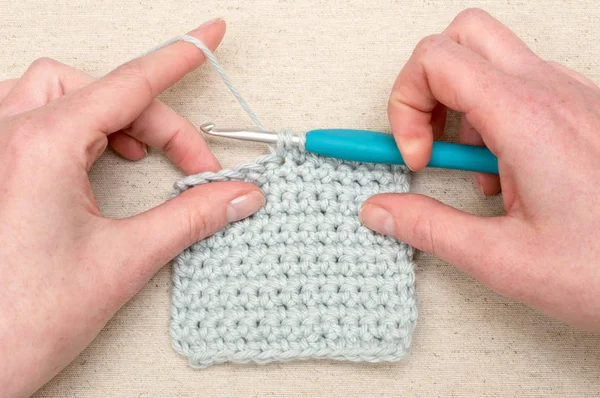 Crochet couture bleu clair fil tricot crochet — Photo