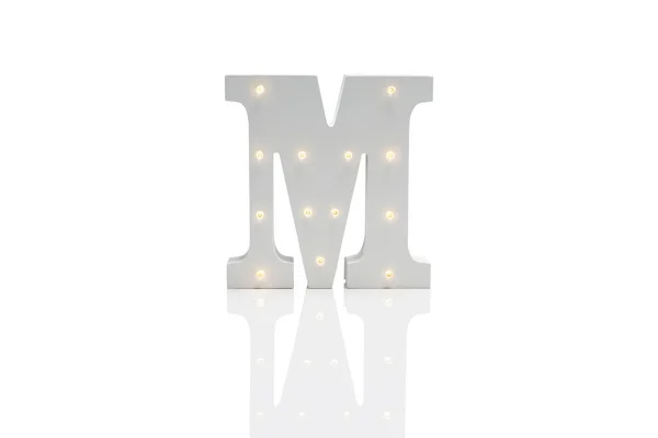 Декоративна літера M з вбудованими світлодіодними ліхтарями над білим Backgru — стокове фото