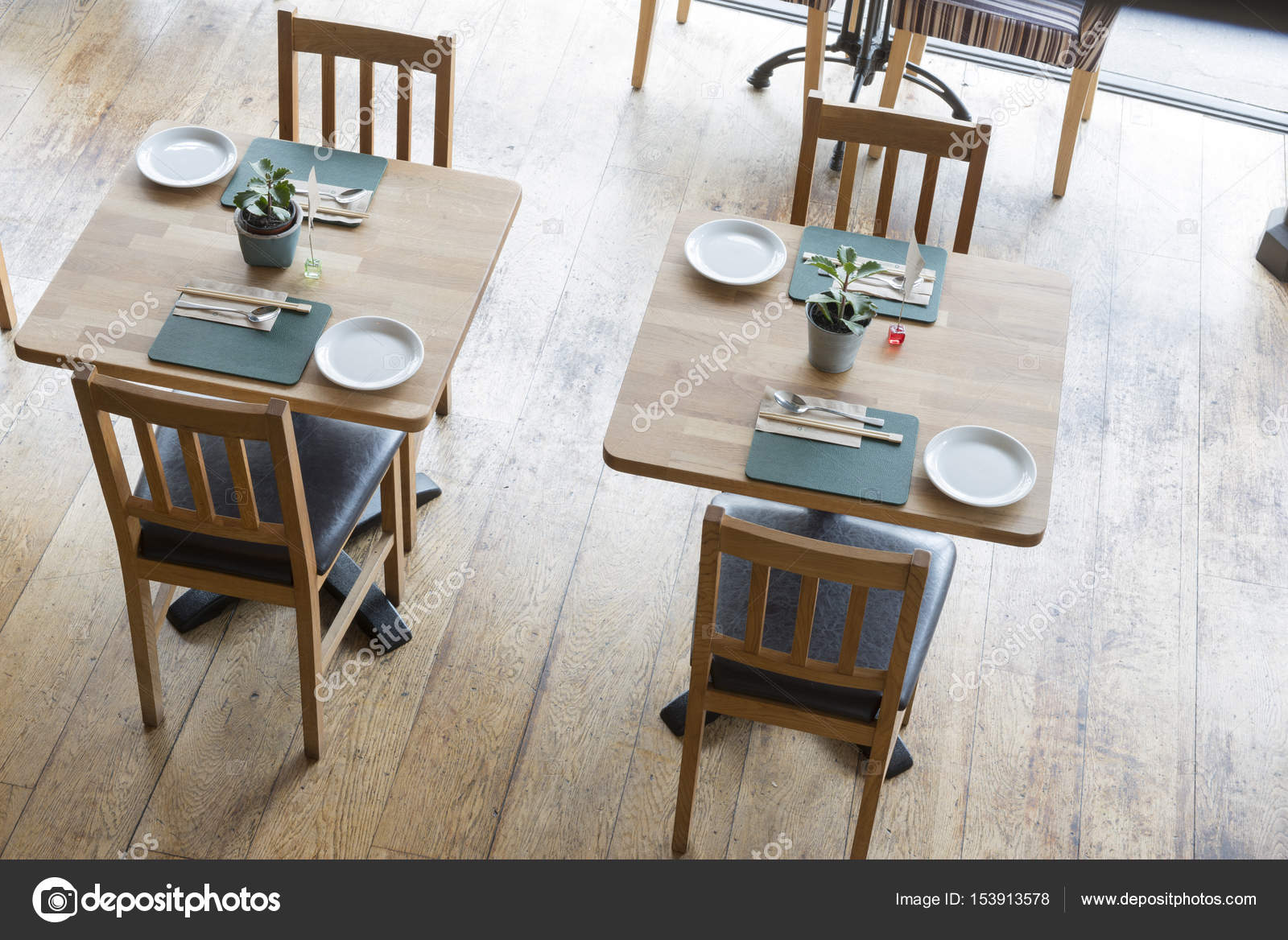 Ristorante arredamento e articoli per la tavola — foto stock © stock ... Arredamento sala ristorante