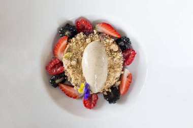 Dondurma kek tatlı çilek ile genel gider vurdu