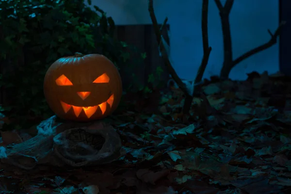 Świecące Halloween dynia z miejsca kopii — Zdjęcie stockowe