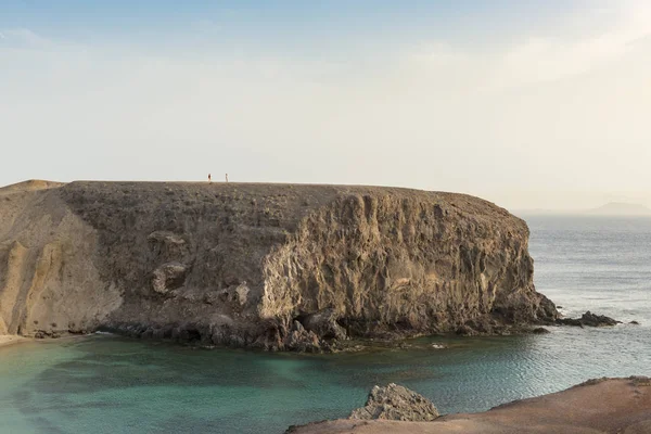 Burun ve sakin suları ile Papagayo ana plaj korunaklı koyunda görünümünü