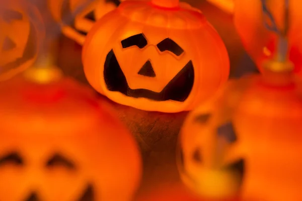 Strzał zbliżenie oświetlony Halloween elektryczne latarnie — Zdjęcie stockowe