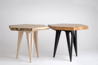 İki Modern ahşap sehpa ile altıgen Tops