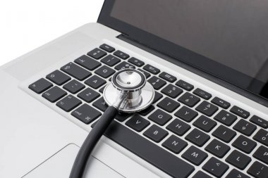 Bir dizüstü bilgisayar, bilgisayar tanılama Co inceleyerek stetoskop