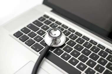 Stehoscope bir dizüstü bilgisayar klavye, bilgisayar tanılama 