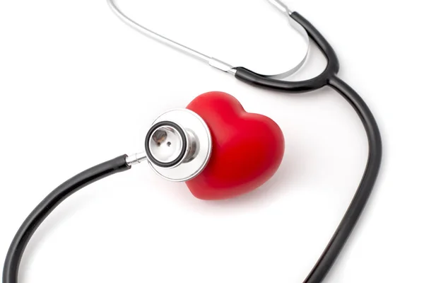 白い背景の赤いゴムの心を調べる聴診器 — ストック写真