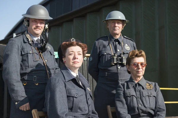 Homens e mulheres do Royal Observer Corps — Fotografia de Stock