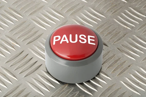 Botón rojo etiquetado 'Pausa' en la placa de diamante de aluminio Backgr — Foto de Stock