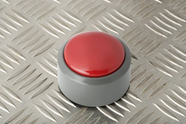 Çelik elmas plaka arka plan üzerinde kırmızı düğme — Stok fotoğraf