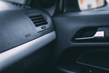 Bir araba dashbard Kurulu hava yastığı bölme şekil ve havalandırma klima yolcu tarafında