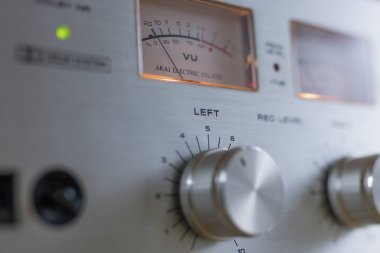 Vintage bir ev stereo ekipmanları kontrol paneli kapat