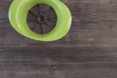 Elma Dilimleme ve corer mutfak gadget'ı kopya alanı ile ahşap