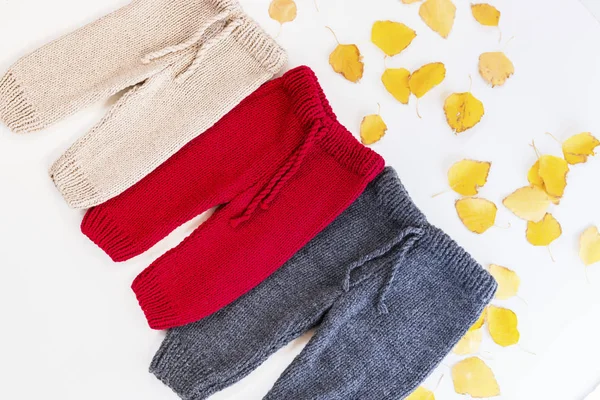 Pantalones Punto Para Niños Pequeños Rojo Gris Beige — Foto de Stock