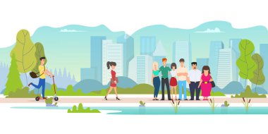 Gülümseyen genç kucaklayan arkadaşlar