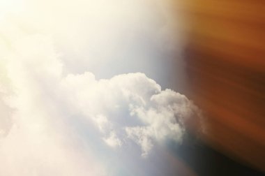 Bulutlu bahar gökyüzü