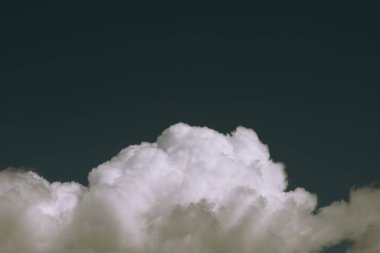 Bulutlu bahar gökyüzü