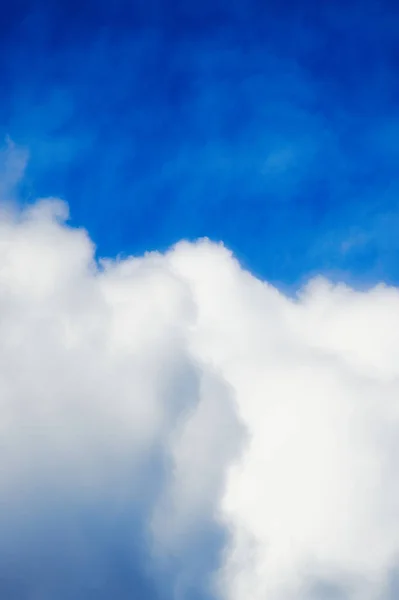 Cielo nuvoloso primaverile — Foto Stock