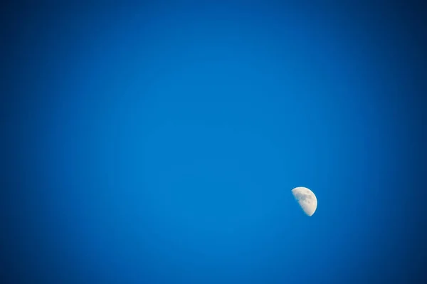 Moon over dark blue sky — Stock Photo, Image