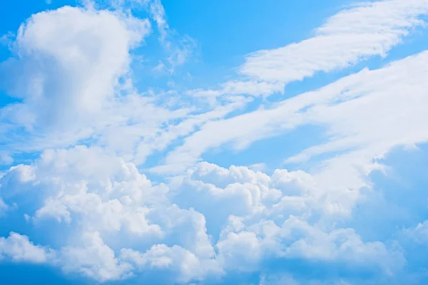 구름낀 봄 하늘 — 스톡 사진