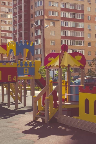 Πολύχρωμο playground εξοπλισμού — Φωτογραφία Αρχείου