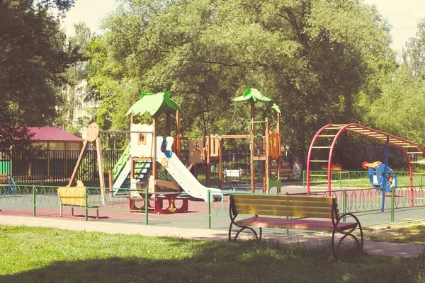 Colorido equipo de parque infantil — Foto de Stock