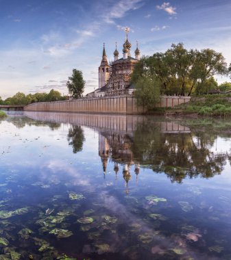 Ortodoksluk gemisi. Kholuy, Ivanovo bölgesi.