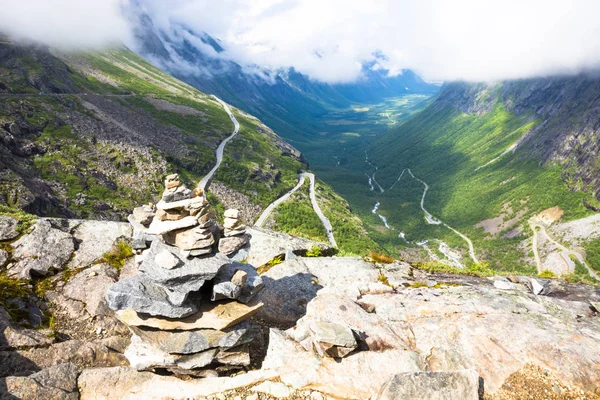Estrada da montanha Trollstigen. Foto durante a viagem à Noruega. Fantásticas paisagens — Fotografia de Stock