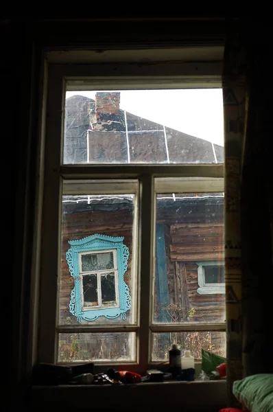 Pohled Okna Starého Domu Sousední Země — Stock fotografie